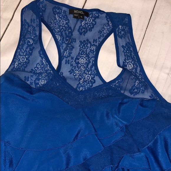 SUPER FLATTERING!!! Blue ruffled asymmetrical tank - Picture 3 of 5